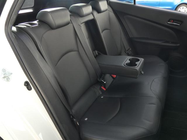 プリウス Ａプレミアム　純正９インチナビ　モデリスタフルエアロ　本革シート　社外１８ＡＷ　電動シート　シートヒーター　地デジ　Ｂモニ　ＥＴＣ　ＢＳＭ　ＨＵＤ　障害物センサー　レーダークルーズ　セーフティセンス（14枚目）