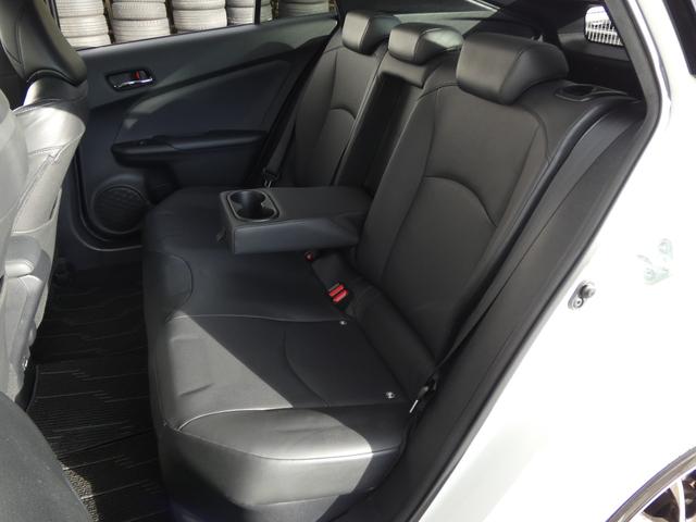 プリウス Ａプレミアム　純正９インチナビ　モデリスタフルエアロ　本革シート　社外１８ＡＷ　電動シート　シートヒーター　地デジ　Ｂモニ　ＥＴＣ　ＢＳＭ　ＨＵＤ　障害物センサー　レーダークルーズ　セーフティセンス（17枚目）