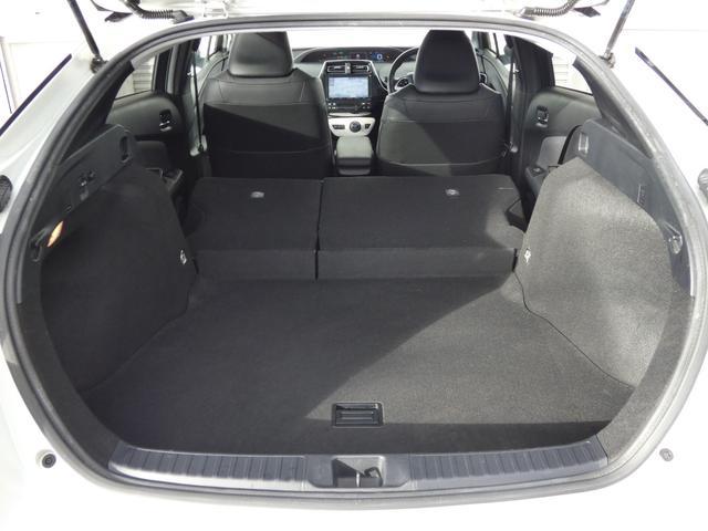 プリウス Ａプレミアム　純正９インチナビ　モデリスタフルエアロ　本革シート　社外１８ＡＷ　電動シート　シートヒーター　地デジ　Ｂモニ　ＥＴＣ　ＢＳＭ　ＨＵＤ　障害物センサー　レーダークルーズ　セーフティセンス（19枚目）