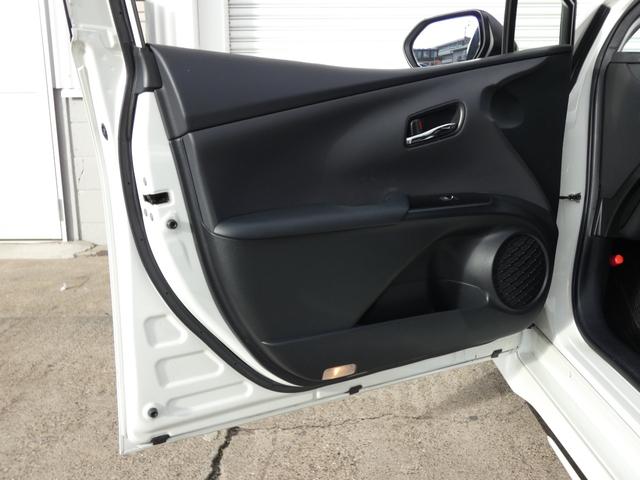 プリウス Ａプレミアム　純正９インチナビ　モデリスタフルエアロ　本革シート　社外１８ＡＷ　電動シート　シートヒーター　地デジ　Ｂモニ　ＥＴＣ　ＢＳＭ　ＨＵＤ　障害物センサー　レーダークルーズ　セーフティセンス（22枚目）