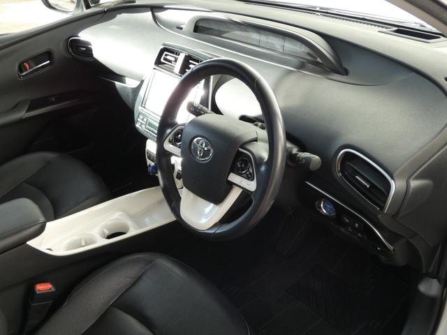 プリウス Ａプレミアム　純正９インチナビ　モデリスタフルエアロ　本革シート　社外１８ＡＷ　電動シート　シートヒーター　地デジ　Ｂモニ　ＥＴＣ　ＢＳＭ　ＨＵＤ　障害物センサー　レーダークルーズ　セーフティセンス（24枚目）