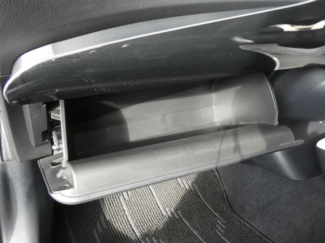 プリウス Ａプレミアム　純正９インチナビ　モデリスタフルエアロ　本革シート　社外１８ＡＷ　電動シート　シートヒーター　地デジ　Ｂモニ　ＥＴＣ　ＢＳＭ　ＨＵＤ　障害物センサー　レーダークルーズ　セーフティセンス（34枚目）