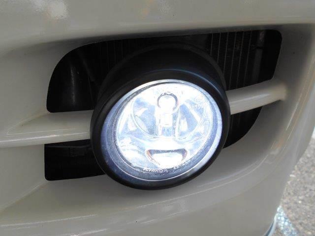 ハイエースバン ロングスーパーＧＬ　ＨＤＤナビ　バックカメラ　ＬＥＤヘッドライト　禁煙車　ローダウン　ウッドコンビハンドル　フルセグＴＶ　ＥＴＣ　フロントエアロ　ミュージックサーバー　両側スライドドア　キーレス　ＤＶＤ再生（16枚目）