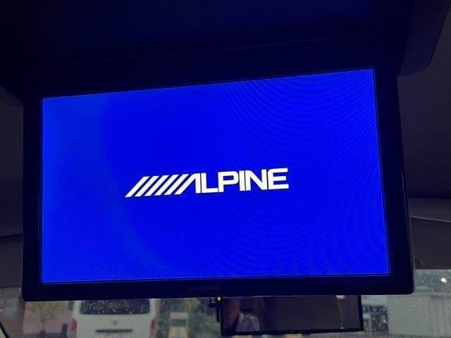 ジープ・コンパス アルティチュードスポーツ　アルパイン１０インチフリップダウンモニター　メモリーナビ　ＨＩＤヘッドライト　サイドカメラ　バックカメラ　クルーズコントロール　禁煙車　ＥＴＣ　　ＭＴモード付シフト　純正１７インチＡＷ　フルセグ（4枚目）