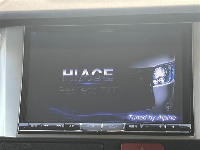 ハイエースバン ロングスーパーＧＬ　ＳＤナビ　バックカメラ　フリップダウンモニター　フロントエアロ　ＥＴＣ　リヤエアロ　１７インチアルミホイール　ローダウン　キーレス　ＭＴモード付きＡＴ　ＬＥＤヘッドライト　Ｂｌｕｅｔｏｏｔｈ　フルセグ（4枚目）