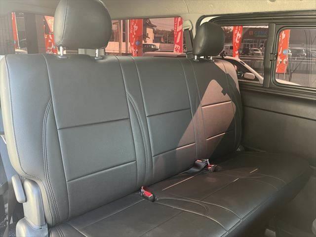 ハイエースバン ロングスーパーＧＬ　ＳＤナビ　バックカメラ　フリップダウンモニター　フロントエアロ　ＥＴＣ　リヤエアロ　１７インチアルミホイール　ローダウン　キーレス　ＭＴモード付きＡＴ　ＬＥＤヘッドライト　Ｂｌｕｅｔｏｏｔｈ　フルセグ（8枚目）