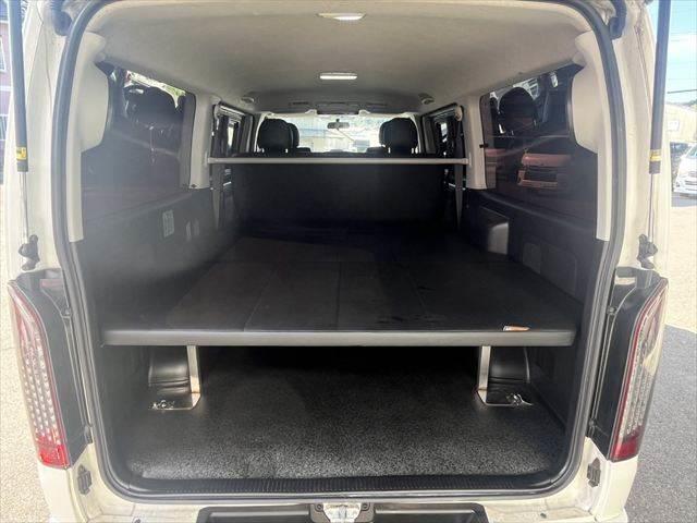 ハイエースバン ロングスーパーＧＬ　ＳＤナビ　バックカメラ　フリップダウンモニター　フロントエアロ　ＥＴＣ　リヤエアロ　１７インチアルミホイール　ローダウン　キーレス　ＭＴモード付きＡＴ　ＬＥＤヘッドライト　Ｂｌｕｅｔｏｏｔｈ　フルセグ（9枚目）