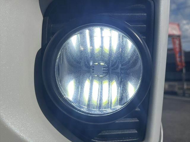 ハイエースバン ロングスーパーＧＬ　ＳＤナビ　バックカメラ　フリップダウンモニター　フロントエアロ　ＥＴＣ　リヤエアロ　１７インチアルミホイール　ローダウン　キーレス　ＭＴモード付きＡＴ　ＬＥＤヘッドライト　Ｂｌｕｅｔｏｏｔｈ　フルセグ（12枚目）