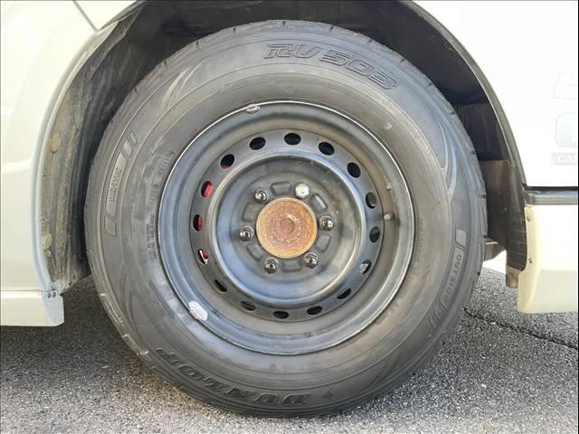 ハイエースバン ロングスーパーＧＬ　ＳＤナビ　バックカメラ　フリップダウンモニター　フロントエアロ　ＥＴＣ　リヤエアロ　１７インチアルミホイール　ローダウン　キーレス　ＭＴモード付きＡＴ　ＬＥＤヘッドライト　Ｂｌｕｅｔｏｏｔｈ　フルセグ（27枚目）