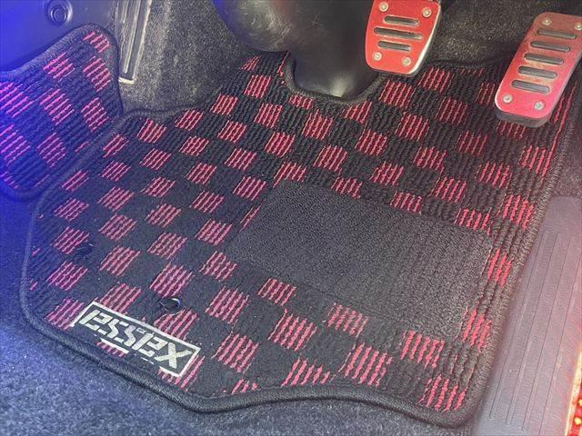 ハイエースバン ロングスーパーＧＬ　ＳＤナビ　バックカメラ　フリップダウンモニター　フロントエアロ　ＥＴＣ　リヤエアロ　１７インチアルミホイール　ローダウン　キーレス　ＭＴモード付きＡＴ　ＬＥＤヘッドライト　Ｂｌｕｅｔｏｏｔｈ　フルセグ（39枚目）