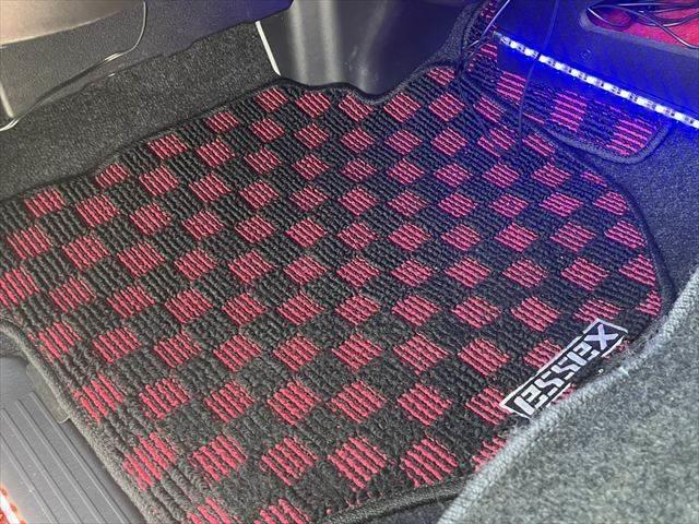 ハイエースバン ロングスーパーＧＬ　ＳＤナビ　バックカメラ　フリップダウンモニター　フロントエアロ　ＥＴＣ　リヤエアロ　１７インチアルミホイール　ローダウン　キーレス　ＭＴモード付きＡＴ　ＬＥＤヘッドライト　Ｂｌｕｅｔｏｏｔｈ　フルセグ（40枚目）