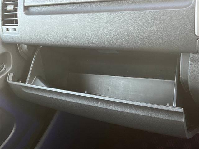 ハイエースバン ロングスーパーＧＬ　ＳＤナビ　バックカメラ　フリップダウンモニター　フロントエアロ　ＥＴＣ　リヤエアロ　１７インチアルミホイール　ローダウン　キーレス　ＭＴモード付きＡＴ　ＬＥＤヘッドライト　Ｂｌｕｅｔｏｏｔｈ　フルセグ（49枚目）