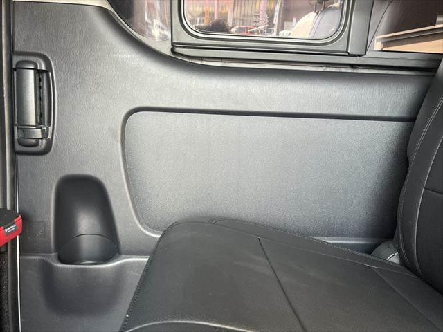 ハイエースバン ロングスーパーＧＬ　ＳＤナビ　バックカメラ　フリップダウンモニター　フロントエアロ　ＥＴＣ　リヤエアロ　１７インチアルミホイール　ローダウン　キーレス　ＭＴモード付きＡＴ　ＬＥＤヘッドライト　Ｂｌｕｅｔｏｏｔｈ　フルセグ（53枚目）