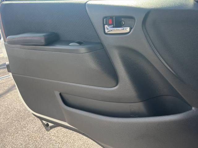 ハイエースバン ロングスーパーＧＬ　ＳＤナビ　バックカメラ　フリップダウンモニター　フロントエアロ　ＥＴＣ　リヤエアロ　１７インチアルミホイール　ローダウン　キーレス　ＭＴモード付きＡＴ　ＬＥＤヘッドライト　Ｂｌｕｅｔｏｏｔｈ　フルセグ（56枚目）