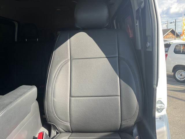 ハイエースバン ロングスーパーＧＬ　ＳＤナビ　バックカメラ　フリップダウンモニター　フロントエアロ　ＥＴＣ　リヤエアロ　１７インチアルミホイール　ローダウン　キーレス　ＭＴモード付きＡＴ　ＬＥＤヘッドライト　Ｂｌｕｅｔｏｏｔｈ　フルセグ（57枚目）