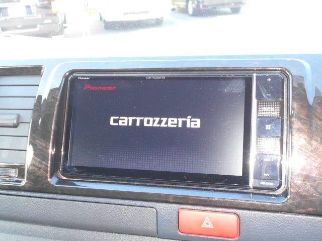 ハイエースバン スーパーＧＬ　ダークプライムＩＩ　５型セーフティセンス　メモリーナビ　バックカメラ　ワンオーナー　ローダウン　ＬＥＤヘッドライト　ＡＣ１００Ｖコンセント　デジタルインナーミラー　　Ｂｌｕｅｔｏｏｔｈ　フルセグ　ＥＴＣ　オートハイビーム（4枚目）