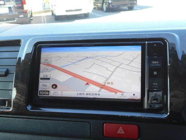 ハイエースバン スーパーＧＬ　ダークプライムＩＩ　５型セーフティセンス　メモリーナビ　バックカメラ　ワンオーナー　ローダウン　ＬＥＤヘッドライト　ＡＣ１００Ｖコンセント　デジタルインナーミラー　　Ｂｌｕｅｔｏｏｔｈ　フルセグ　ＥＴＣ　オートハイビーム（5枚目）