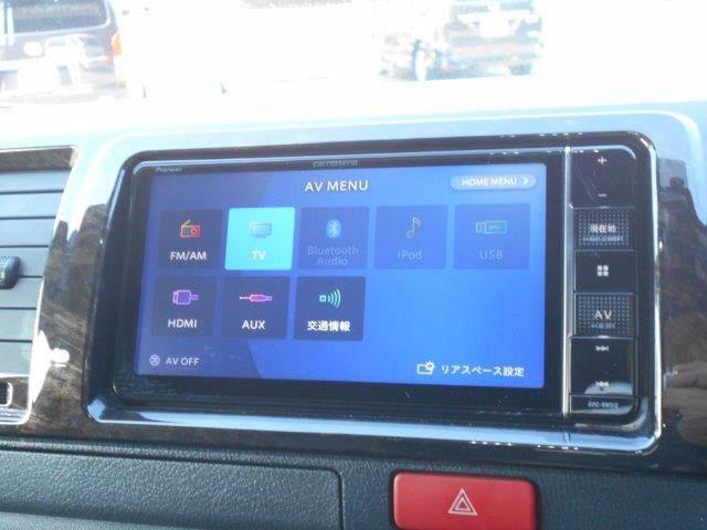 ハイエースバン スーパーＧＬ　ダークプライムＩＩ　５型セーフティセンス　メモリーナビ　バックカメラ　ワンオーナー　ローダウン　ＬＥＤヘッドライト　ＡＣ１００Ｖコンセント　デジタルインナーミラー　　Ｂｌｕｅｔｏｏｔｈ　フルセグ　ＥＴＣ　オートハイビーム（6枚目）