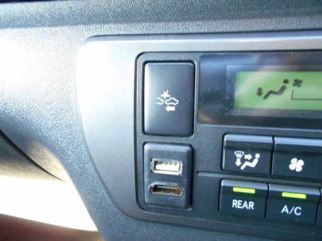 ハイエースバン スーパーＧＬ　ダークプライムＩＩ　５型セーフティセンス　メモリーナビ　バックカメラ　ワンオーナー　ローダウン　ＬＥＤヘッドライト　ＡＣ１００Ｖコンセント　デジタルインナーミラー　　Ｂｌｕｅｔｏｏｔｈ　フルセグ　ＥＴＣ　オートハイビーム（8枚目）