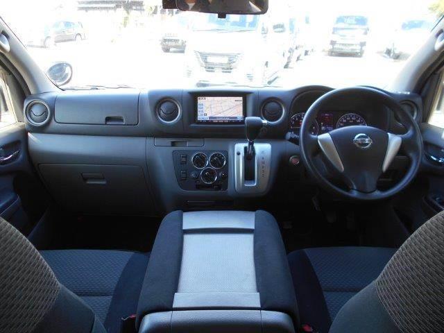 NV350キャラバンバン ロングプレミアムGX 純正SDナビ バックカメラ 両側スライドドア スマートキー 社外ベットキット 社外LEDテール 15インチアルミホイール Bluetooth フルセグTV ETC ミュージックサーバー 盗難防止装置(3枚目)