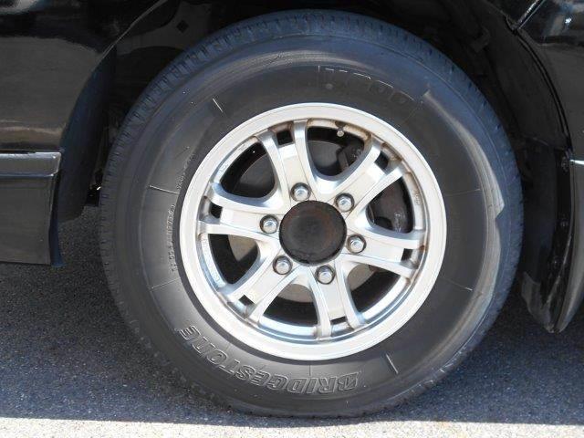 NV350キャラバンバン ロングプレミアムGX 純正SDナビ バックカメラ 両側スライドドア スマートキー 社外ベットキット 社外LEDテール 15インチアルミホイール Bluetooth フルセグTV ETC ミュージックサーバー 盗難防止装置(33枚目)