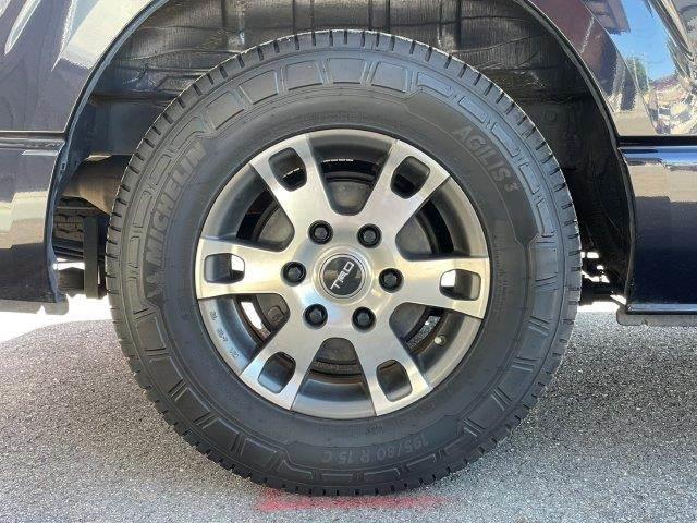 ハイエースバン スーパーＧＬ　ダークプライムＩＩ　５型セーフティセンス　スマートキー　ＳＤナビ　バックカメラ　ＬＥＤヘッドライト　ＴＲＤ製１５インチアルミホイール　Ｂｌｕｅｔｏｏｔｈ　ＥＴＣ　スライドドア　ＭＴモード付　盗難防止装置（32枚目）