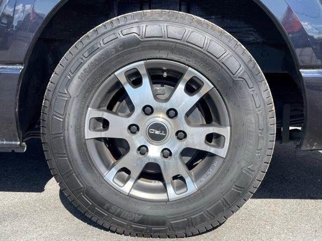 ハイエースバン スーパーＧＬ　ダークプライムＩＩ　５型セーフティセンス　スマートキー　ＳＤナビ　バックカメラ　ＬＥＤヘッドライト　ＴＲＤ製１５インチアルミホイール　Ｂｌｕｅｔｏｏｔｈ　ＥＴＣ　スライドドア　ＭＴモード付　盗難防止装置（33枚目）