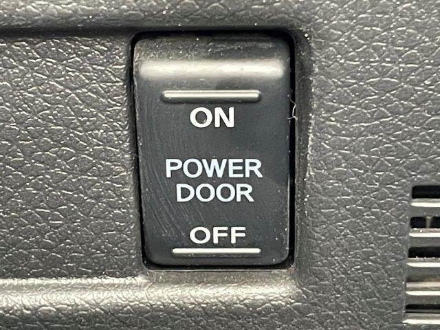 キャラバン ロングプレミアムGX 4WD 禁煙車 衝突軽減ブレーキ 全周囲カメラ ディスプレイオーディオ Bluetooth パワースライドドア サイドステップバー LEDヘッドライト スマートキー コーナーセンサー 盗難防止装置(9枚目)