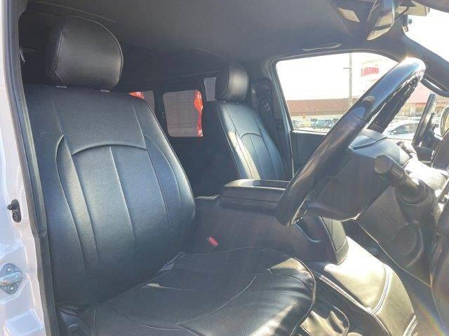 ハイエースバン スーパーＧＬ　ダークプライムＩＩ　４ＷＤ　禁煙車　衝突軽減ブレーキ　９インチフローティングナビ　ブルートゥース　地デジＴＶ　バックカメラ　両側スライドドア　電動リアゲート　ＬＥＤヘッドライト　１オーナー　スマートキー　オートハイビーム（12枚目）