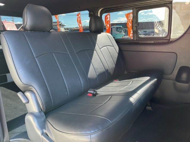 ハイエースバン スーパーＧＬ　ダークプライムＩＩ　４ＷＤ　禁煙車　衝突軽減ブレーキ　９インチフローティングナビ　ブルートゥース　地デジＴＶ　バックカメラ　両側スライドドア　電動リアゲート　ＬＥＤヘッドライト　１オーナー　スマートキー　オートハイビーム（13枚目）