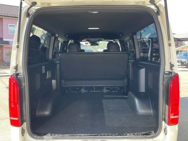 ハイエースバン スーパーＧＬ　ダークプライムＩＩ　４ＷＤ　禁煙車　衝突軽減ブレーキ　９インチフローティングナビ　ブルートゥース　地デジＴＶ　バックカメラ　両側スライドドア　電動リアゲート　ＬＥＤヘッドライト　１オーナー　スマートキー　オートハイビーム（14枚目）