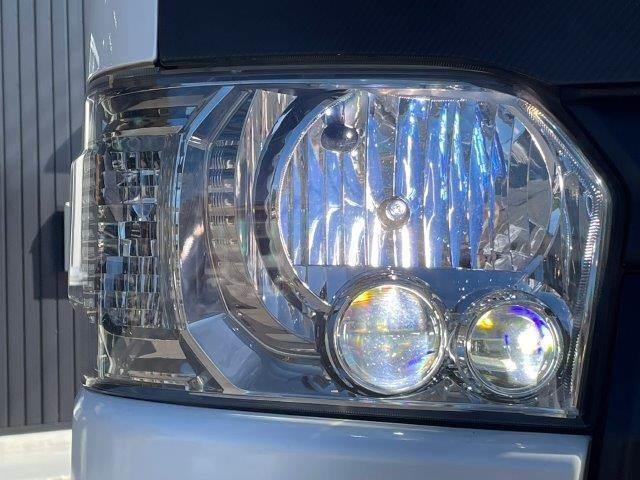 ハイエースバン スーパーＧＬ　ダークプライムＩＩ　４ＷＤ　禁煙車　衝突軽減ブレーキ　９インチフローティングナビ　ブルートゥース　地デジＴＶ　バックカメラ　両側スライドドア　電動リアゲート　ＬＥＤヘッドライト　１オーナー　スマートキー　オートハイビーム（25枚目）