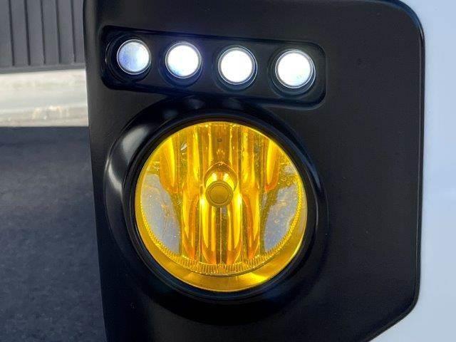 ハイエースバン スーパーＧＬ　ダークプライムＩＩ　４ＷＤ　禁煙車　衝突軽減ブレーキ　９インチフローティングナビ　ブルートゥース　地デジＴＶ　バックカメラ　両側スライドドア　電動リアゲート　ＬＥＤヘッドライト　１オーナー　スマートキー　オートハイビーム（26枚目）