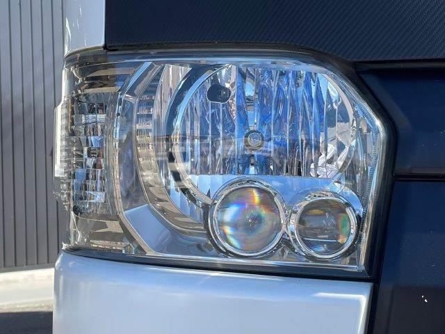 ハイエースバン スーパーＧＬ　ダークプライムＩＩ　４ＷＤ　禁煙車　衝突軽減ブレーキ　９インチフローティングナビ　ブルートゥース　地デジＴＶ　バックカメラ　両側スライドドア　電動リアゲート　ＬＥＤヘッドライト　１オーナー　スマートキー　オートハイビーム（29枚目）