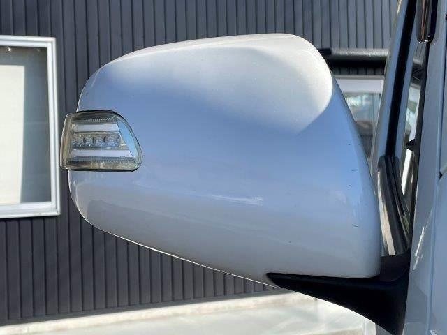 ハイエースバン スーパーＧＬ　ダークプライムＩＩ　４ＷＤ　禁煙車　衝突軽減ブレーキ　９インチフローティングナビ　ブルートゥース　地デジＴＶ　バックカメラ　両側スライドドア　電動リアゲート　ＬＥＤヘッドライト　１オーナー　スマートキー　オートハイビーム（33枚目）