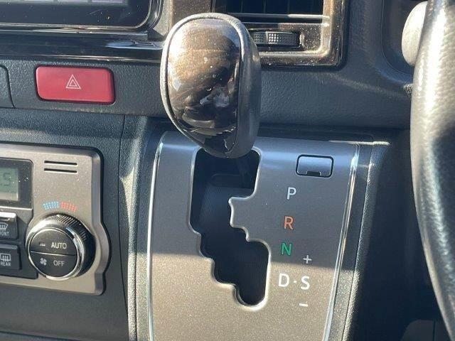 ハイエースバン スーパーＧＬ　ダークプライムＩＩ　４ＷＤ　禁煙車　衝突軽減ブレーキ　９インチフローティングナビ　ブルートゥース　地デジＴＶ　バックカメラ　両側スライドドア　電動リアゲート　ＬＥＤヘッドライト　１オーナー　スマートキー　オートハイビーム（41枚目）