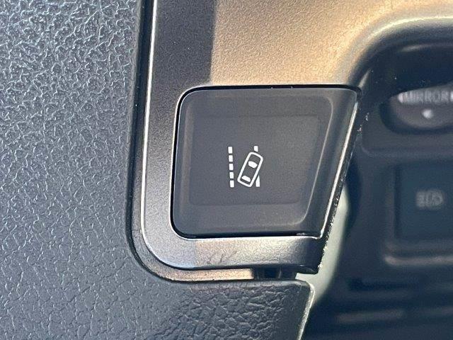 ハイエースバン スーパーＧＬ　ダークプライムＩＩ　４ＷＤ　禁煙車　衝突軽減ブレーキ　９インチフローティングナビ　ブルートゥース　地デジＴＶ　バックカメラ　両側スライドドア　電動リアゲート　ＬＥＤヘッドライト　１オーナー　スマートキー　オートハイビーム（45枚目）