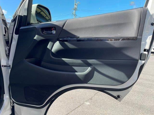 ハイエースバン スーパーＧＬ　ダークプライムＩＩ　４ＷＤ　禁煙車　衝突軽減ブレーキ　９インチフローティングナビ　ブルートゥース　地デジＴＶ　バックカメラ　両側スライドドア　電動リアゲート　ＬＥＤヘッドライト　１オーナー　スマートキー　オートハイビーム（57枚目）