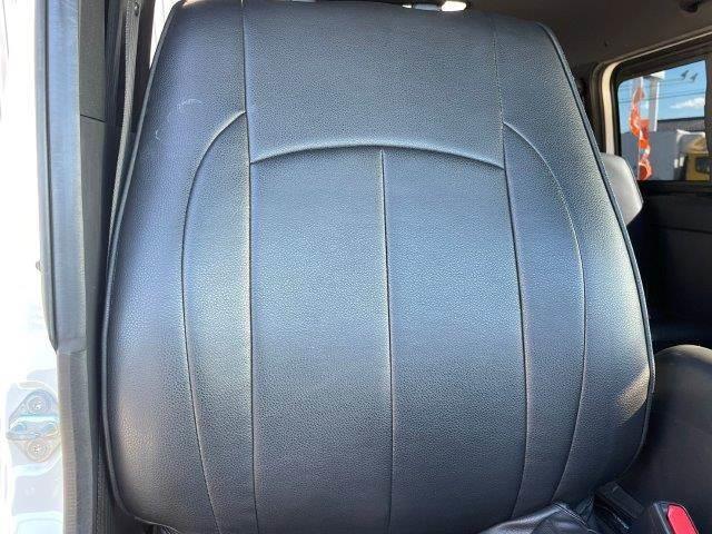 ハイエースバン スーパーＧＬ　ダークプライムＩＩ　４ＷＤ　禁煙車　衝突軽減ブレーキ　９インチフローティングナビ　ブルートゥース　地デジＴＶ　バックカメラ　両側スライドドア　電動リアゲート　ＬＥＤヘッドライト　１オーナー　スマートキー　オートハイビーム（58枚目）