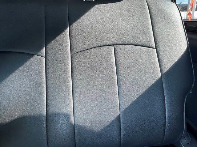 ハイエースバン スーパーＧＬ　ダークプライムＩＩ　４ＷＤ　禁煙車　衝突軽減ブレーキ　９インチフローティングナビ　ブルートゥース　地デジＴＶ　バックカメラ　両側スライドドア　電動リアゲート　ＬＥＤヘッドライト　１オーナー　スマートキー　オートハイビーム（67枚目）