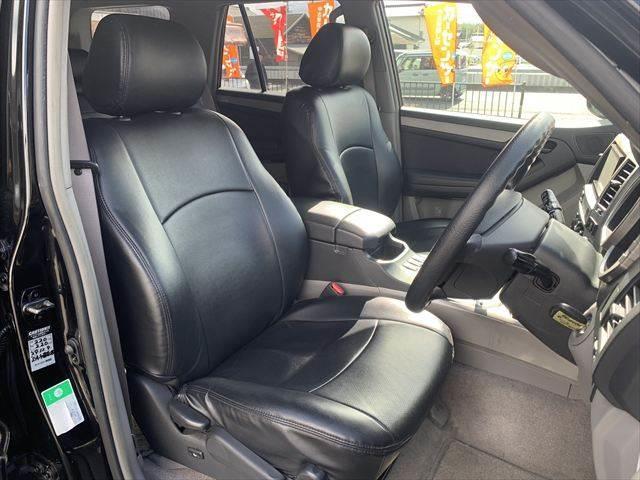 ハイラックスサーフ ＳＳＲ－Ｘ２０ｔｈアニバーサリーエディション　４ＷＤ　ＳＤナビ　バックカメラ　リフトアップ　黒革調シートカバー　リアデフロック　純正リヤエアロ　フルセグＴＶ　Ｂｌｕｅｔｏｏｔｈ対応　ミュージックサーバー　ハロゲンヘッドライト　ＥＴＣ（8枚目）