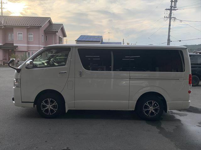 ハイエースバン スーパーGL ダークプライム 衝突軽減 禁煙車 メモリーナビ バックカメラ フリップダウンモニター フルセグ 両側パワースライドドア ETC ミュージックサーバー Bluetooth USBポート スマートキー LEDヘッドライト(23枚目)