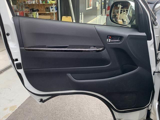 ハイエースバン スーパーGL ダークプライム 衝突軽減 禁煙車 メモリーナビ バックカメラ フリップダウンモニター フルセグ 両側パワースライドドア ETC ミュージックサーバー Bluetooth USBポート スマートキー LEDヘッドライト(56枚目)