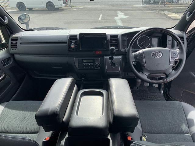 ハイエースバン スーパーGL ダークプライムII ディーゼルターボ 7型セーフティセンス 特別仕様車 メモリーナビ デジタルインナーミラー コンビハンドル&シフトノブ LEDヘッドライト フルセグ バックカメラ 衝突軽減 ETC 禁煙車 ハーフレザー(3枚目)