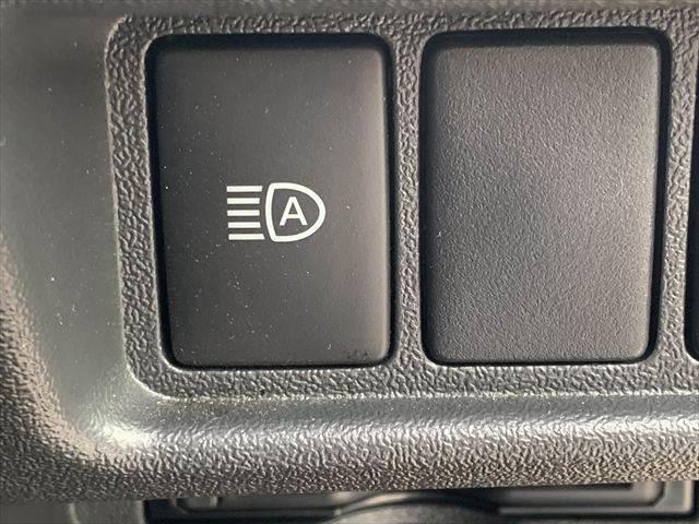ハイエースバン スーパーGL ダークプライムII ディーゼルターボ 7型セーフティセンス 特別仕様車 メモリーナビ デジタルインナーミラー コンビハンドル&シフトノブ LEDヘッドライト フルセグ バックカメラ 衝突軽減 ETC 禁煙車 ハーフレザー(7枚目)