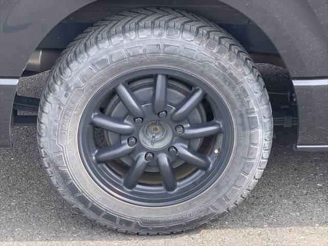 ハイエースバン スーパーGL ダークプライムII ディーゼルターボ 7型セーフティセンス 特別仕様車 メモリーナビ デジタルインナーミラー コンビハンドル&シフトノブ LEDヘッドライト フルセグ バックカメラ 衝突軽減 ETC 禁煙車 ハーフレザー(30枚目)