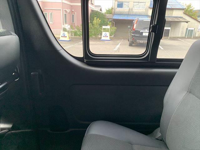 ハイエースバン スーパーGL ダークプライムII ディーゼルターボ 7型セーフティセンス 特別仕様車 メモリーナビ デジタルインナーミラー コンビハンドル&シフトノブ LEDヘッドライト フルセグ バックカメラ 衝突軽減 ETC 禁煙車 ハーフレザー(58枚目)