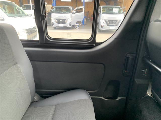 ハイエースバン スーパーGL ダークプライムII ディーゼルターボ 7型セーフティセンス 特別仕様車 メモリーナビ デジタルインナーミラー コンビハンドル&シフトノブ LEDヘッドライト フルセグ バックカメラ 衝突軽減 ETC 禁煙車 ハーフレザー(63枚目)