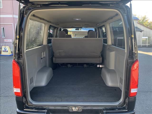 ハイエースバン ロングスーパーＧＬ　４ＷＤ　ディーゼル　後席フリップダウン　メモリーナビ　バックカメラ　ＡＣ１００Ｖ電源　ブルートゥース　フルセグＴＶ　ＥＴＣ　ＬＥＤライト　両側スライドドア　ミュージックサーバー　ＵＳＢポート　フォグ（11枚目）