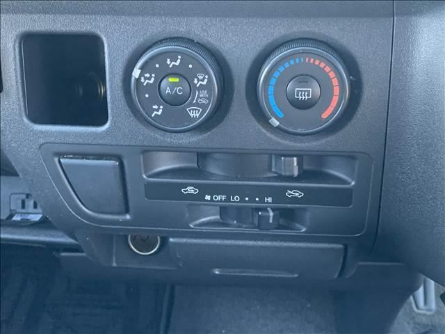 ハイエースバン ロングスーパーＧＬ　４ＷＤ　ディーゼル　後席フリップダウン　メモリーナビ　バックカメラ　ＡＣ１００Ｖ電源　ブルートゥース　フルセグＴＶ　ＥＴＣ　ＬＥＤライト　両側スライドドア　ミュージックサーバー　ＵＳＢポート　フォグ（38枚目）